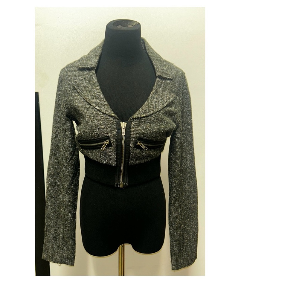Guess women’s crop jacket , mesh of black , grey and white . Small